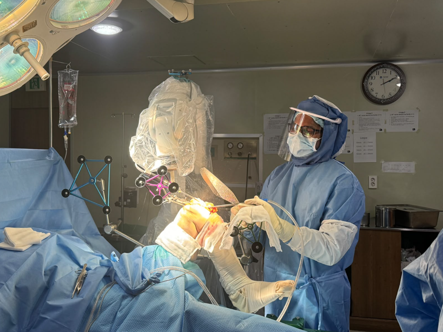 Dr. Hari Kishore using robotic arm during arthroplasty surgery